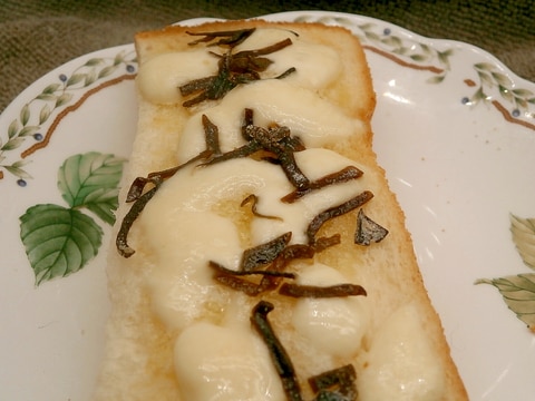 モッツァレラチーズ＆塩昆布のトースト